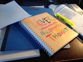 Tidy desk = better results?